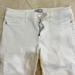 Abercrombie anf white skinny jeans size 27 / 4
